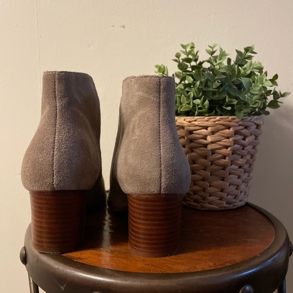 Dolce Vita Suede Ankle Boots size 9 - Picture 2 of 5